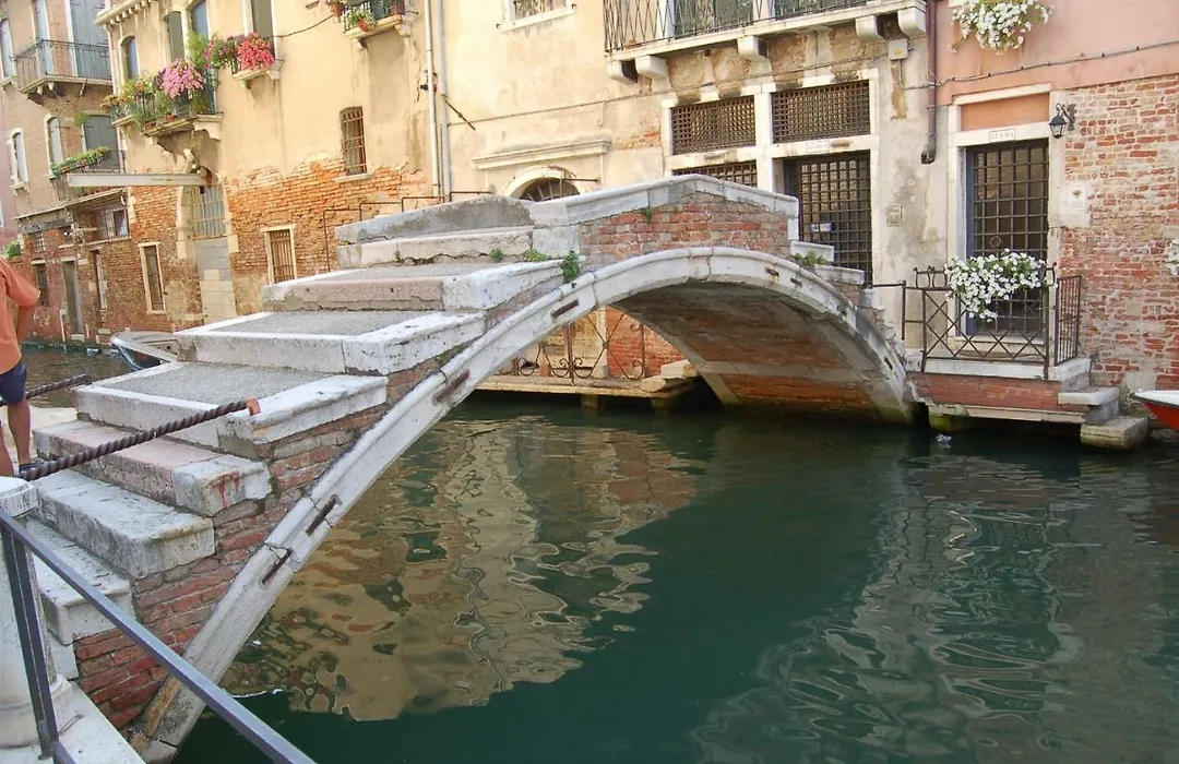 Castello 5888 B, Santa Marina, Calle Marcello, Canale-1